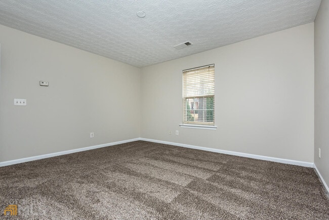 Building Photo - 246 Village Square Dr