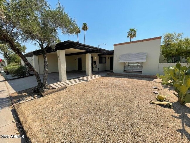 Building Photo - 2709 S Alder Dr