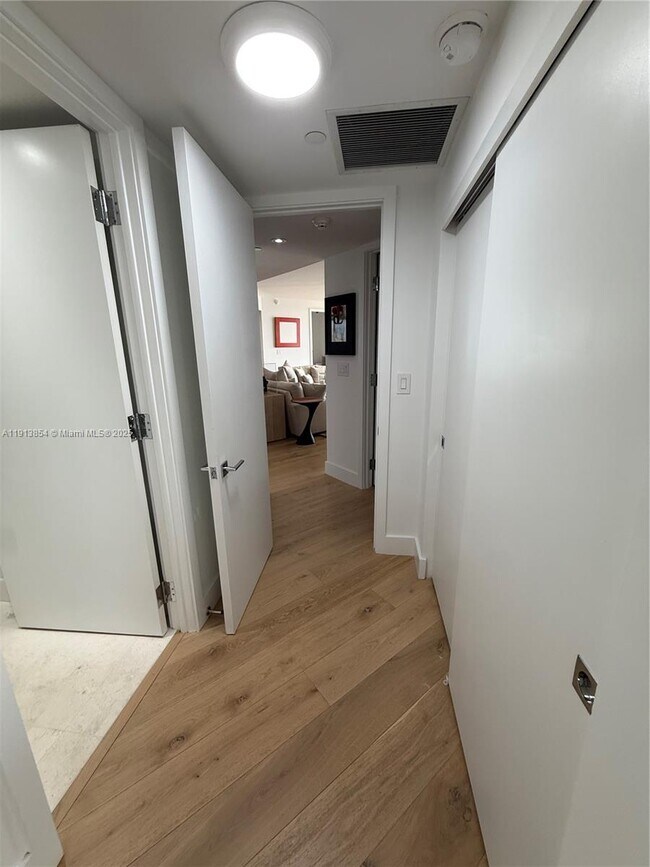 Building Photo - 19500 Turnberry Way