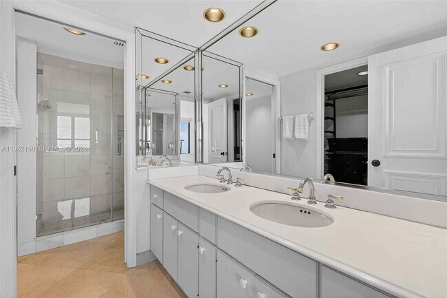 Building Photo - 2 Grove Isle Dr