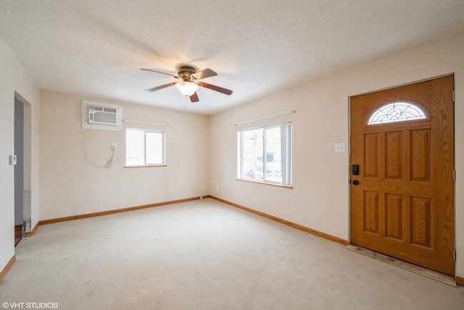 Building Photo - 3740 Kencrest Dr NE