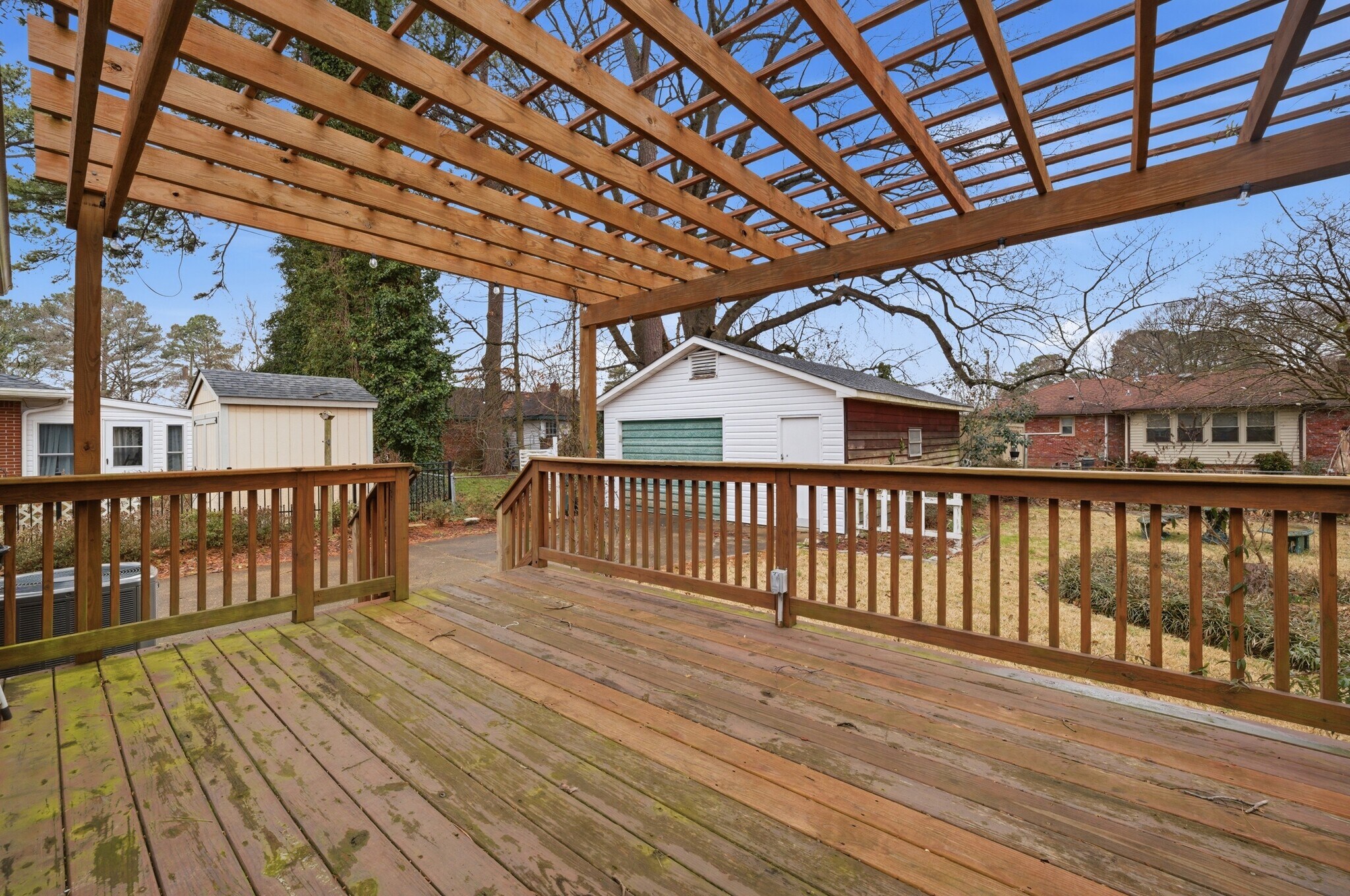 Building Photo - 335 E McGinnis Cir