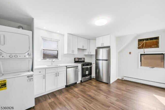 Building Photo - 316 Kipp Ave