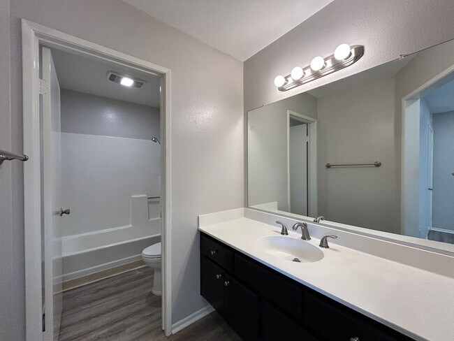 Building Photo - Beautiful 3 Bed 2 Bath Condo in Yorba Linda with Greenbelt Views
