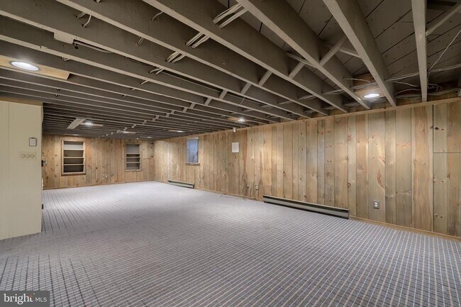 Building Photo - 226 E Caracas Ave