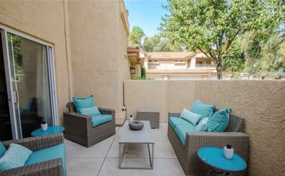 Building Photo - 23924 Arroyo Park Dr