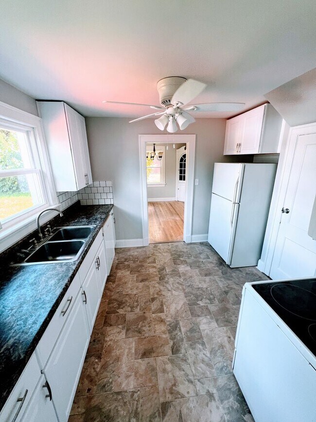 Building Photo - 3 Bedroom Home in Lynchburg
