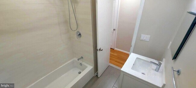 Building Photo - 9820 Inglemere Dr