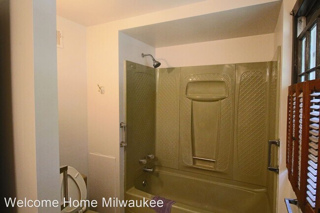 Building Photo - 3 br, 2 bath House - 5748 N 40th Street