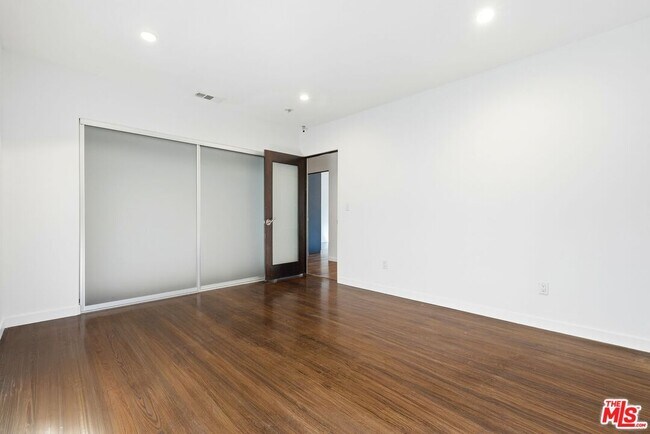 Building Photo - 5995 Saturn St