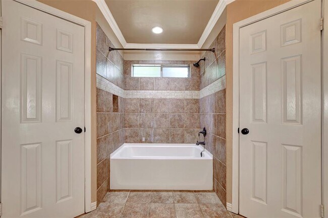 Building Photo - 75 Wood Hollow Dr