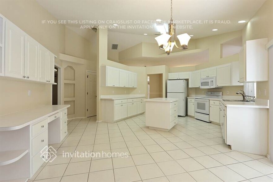 Building Photo - 500 Penny Royal Pl