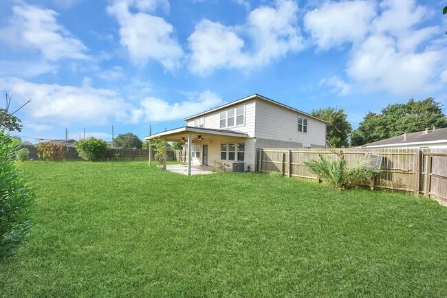 Building Photo - 15202 Lynford Crest Dr