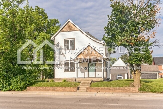 Building Photo - 1917 N College Ave