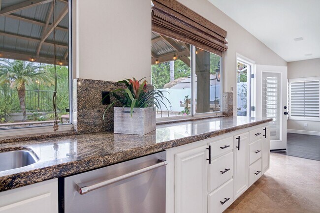 Building Photo - Forester Ranch Oasis!