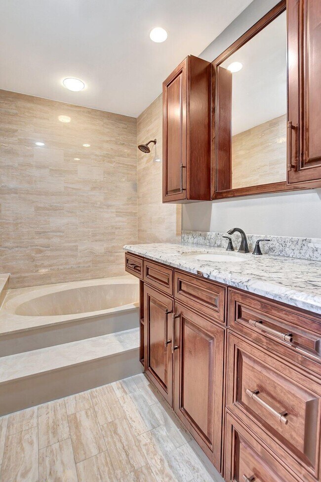 Building Photo - 7520 La Paz Blvd