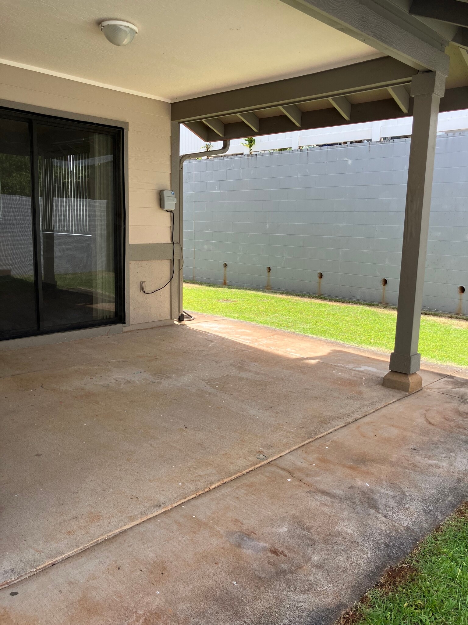 Covered and Private PATIO - 95-2052 Puukaa St