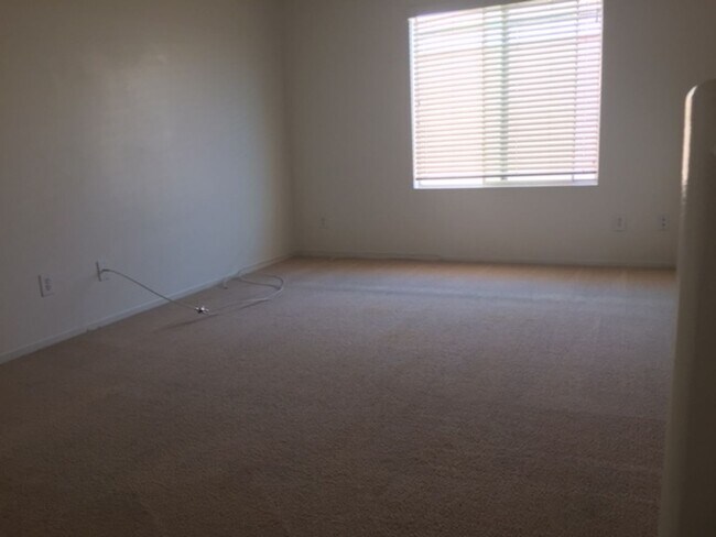 Building Photo - 4-bedroom, 3 bath + Loft!  Mountain's Edge 89178