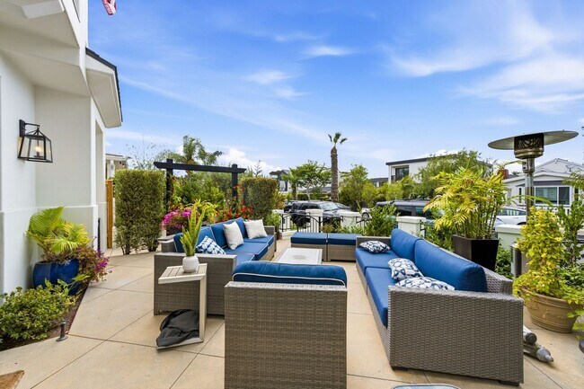 Building Photo - 426 Narcissus Ave