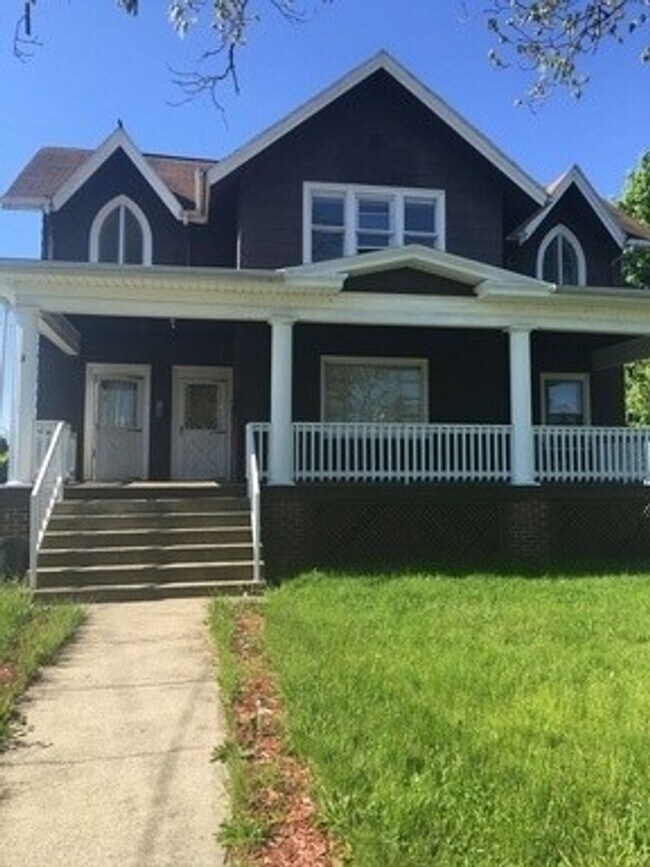 Building Photo - 3 W Laurel Ave