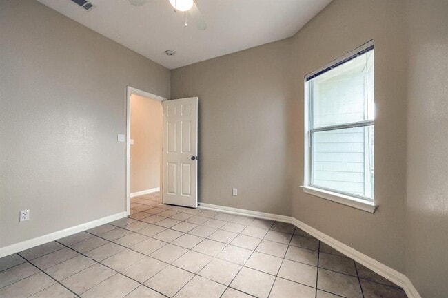 Building Photo - 21501 Boggy Ford Rd