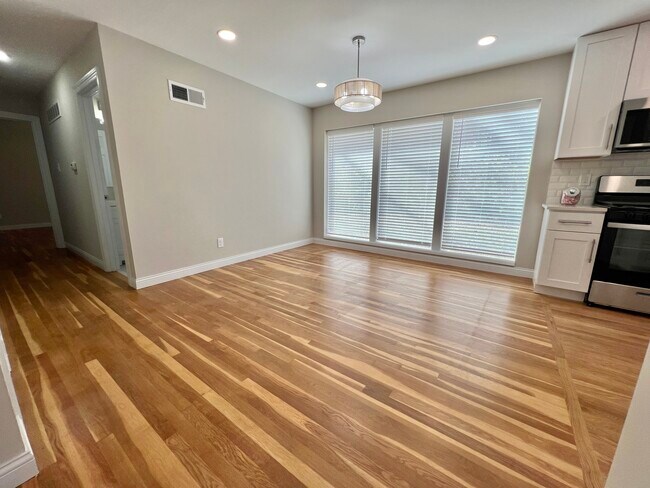 Building Photo - 417 Wenneker Dr