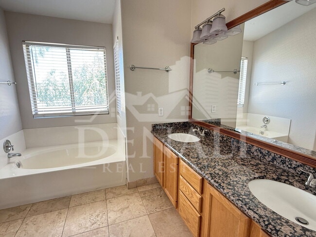Building Photo - 1274 W Sparrow Ct