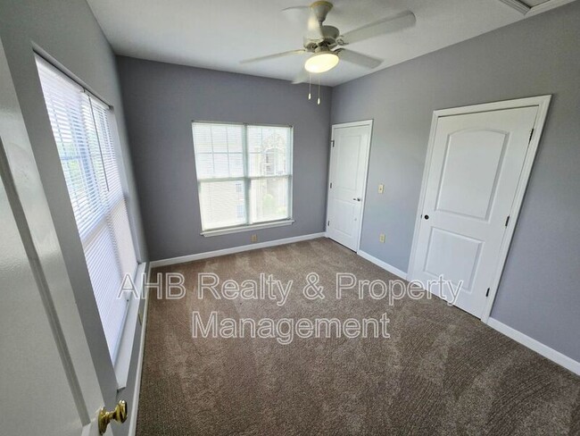 Building Photo - 102 Campus Walk Trl