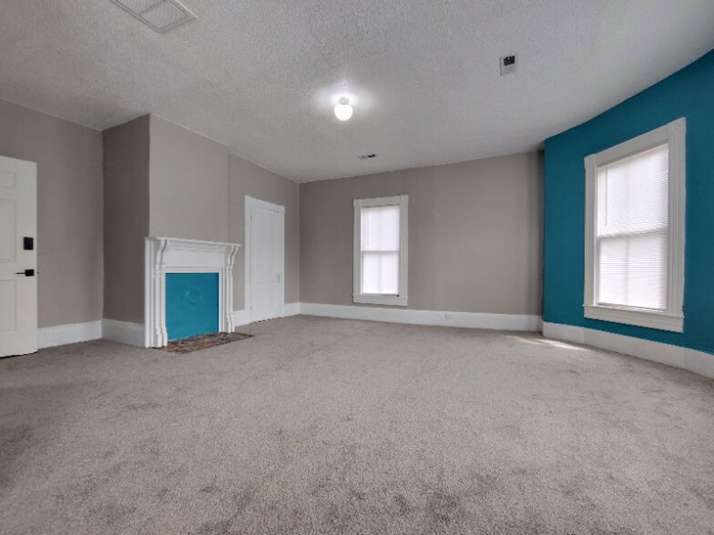 Building Photo - 424 W Main St