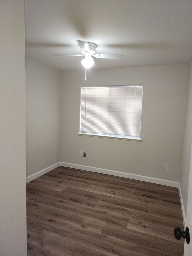 Building Photo - Salida 3 bedroom 2 bathroom