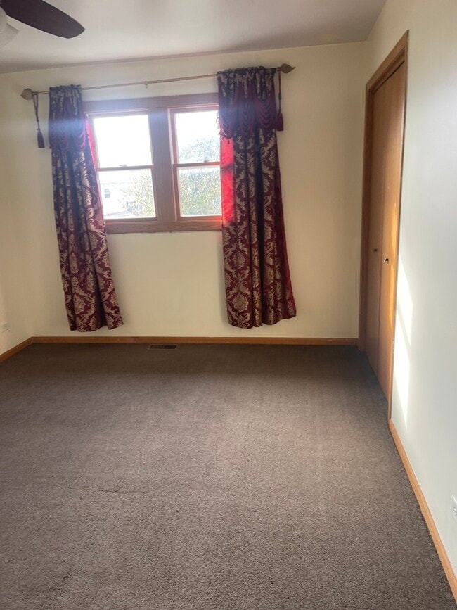 Building Photo - 9136 S Oketo Ave