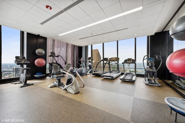 Building Photo - 175 E Delaware Pl