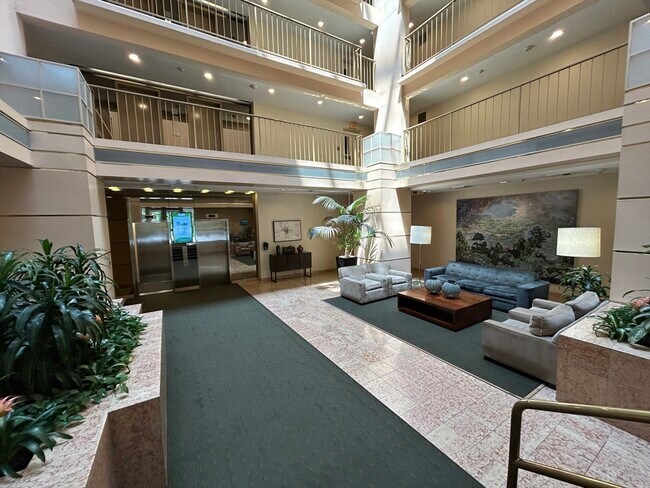 Building Photo - 99 Pond Ave