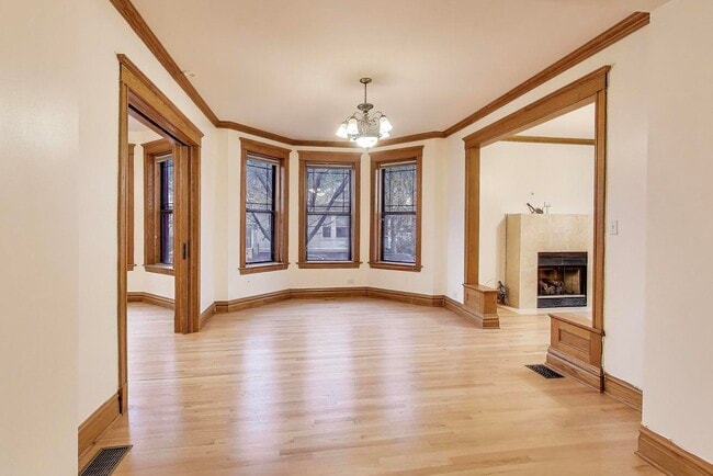 Building Photo - 3901 N Hamilton Ave