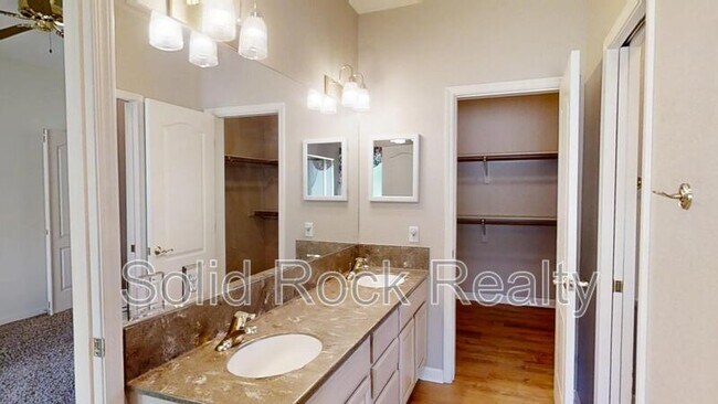 Building Photo - 2241 Palm Dr