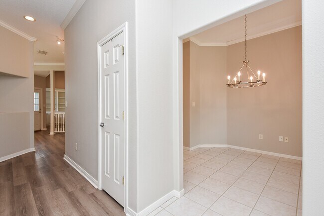 Building Photo - 11102 Waxwing St