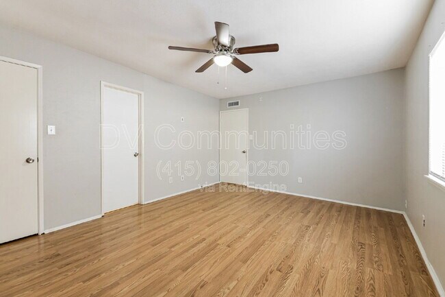 Building Photo - 409 Hardwood Trail