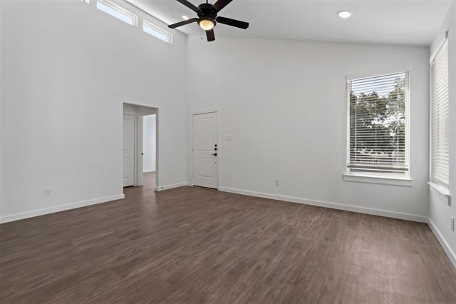 Building Photo - 719 Maple Row