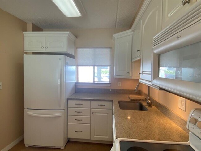 Building Photo - 845 S Gulfview Blvd