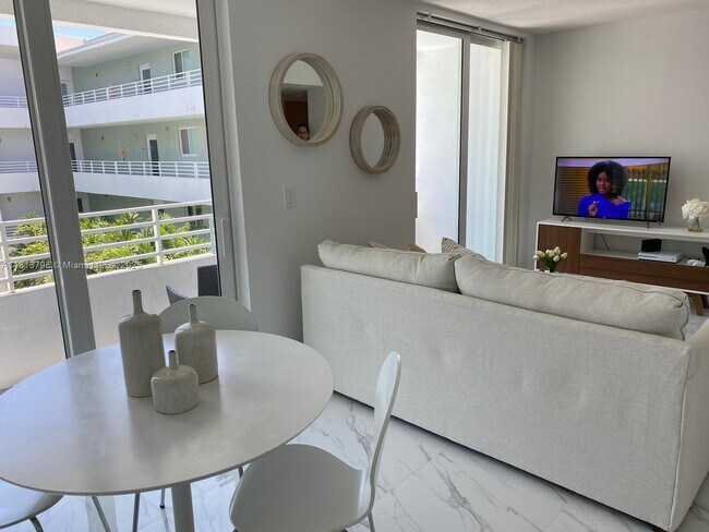 Building Photo - 7800 Collins Ave