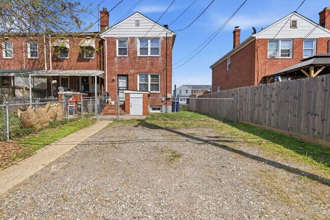 Building Photo - 3482 Dunhaven Rd