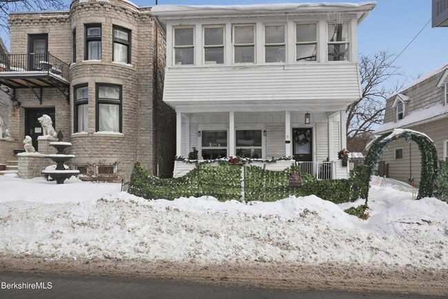 Building Photo - 9 Lincoln St