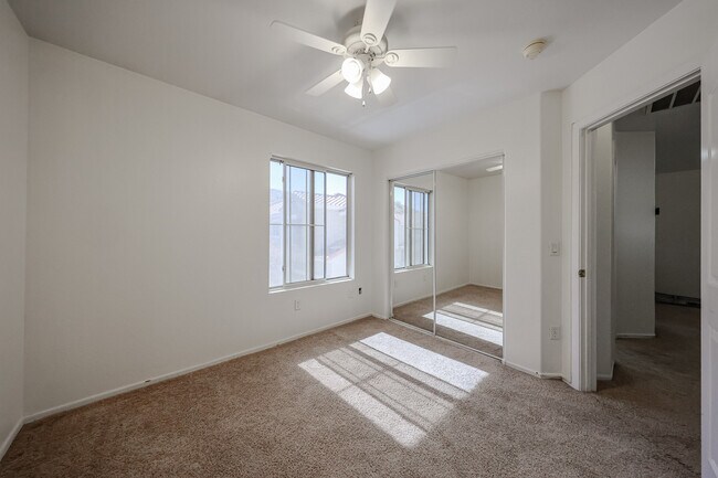 Building Photo - 337 W Mountain Sage Dr