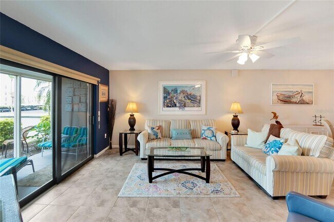 Building Photo - 7700 Sun Island Dr S
