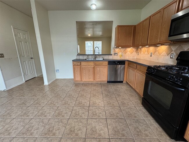 Building Photo - 9714 Coyote Creek Dr