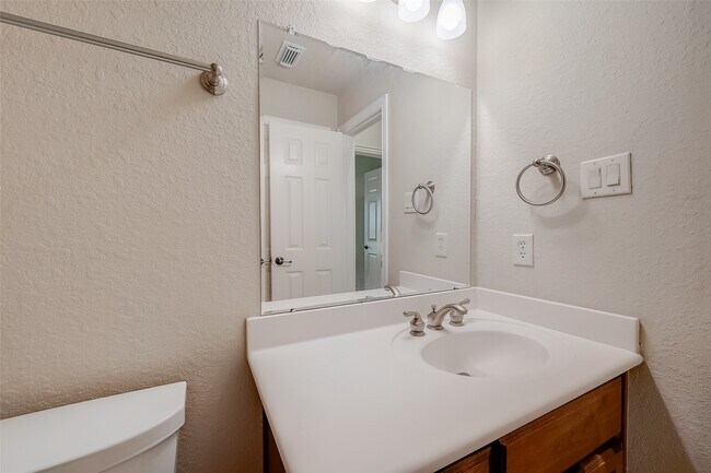Building Photo - 7206 Spring Meadow Ln