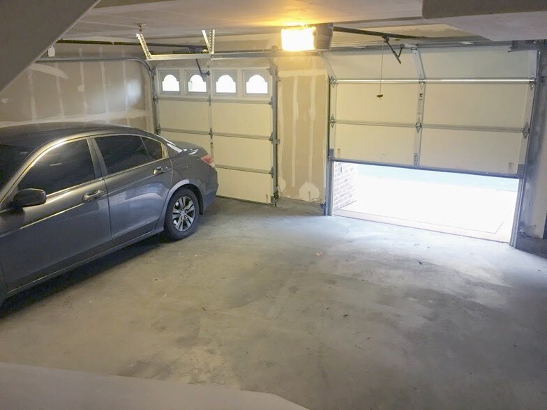 Attached garage parking - 1026 Emerald Terrace