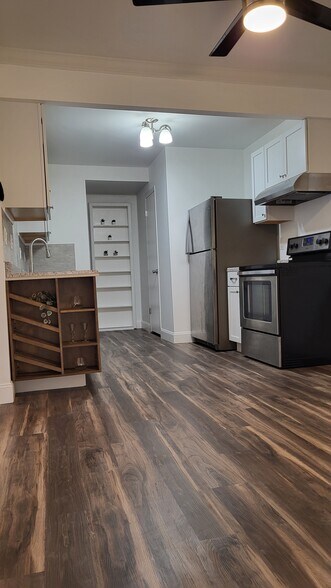 Building Photo - 37435 Colonial Dr