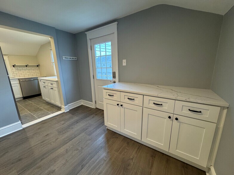 Building Photo - 321 Wesley Ave