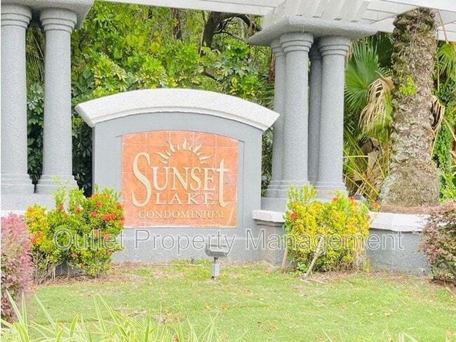 Building Photo - 4312 S Kirkman Rd